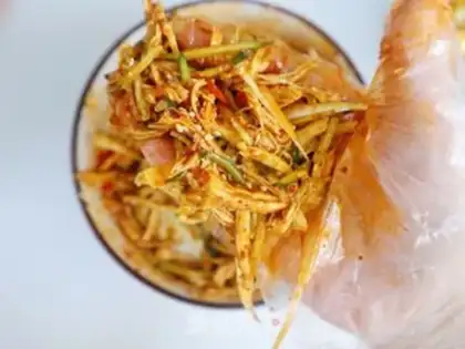 Make Spicy red-oiled chicken silk step 10