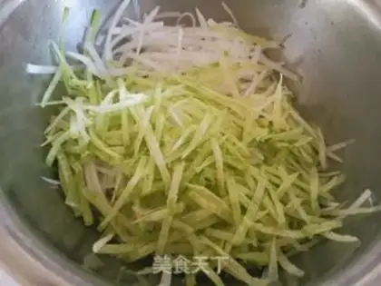 Make A radish fan fat cow soup step 0