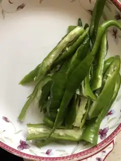 Make Chili fragrance duck step 1