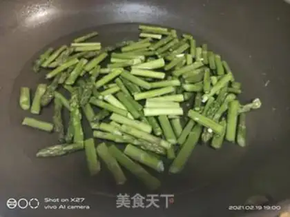 Make Egg stork salad step 1