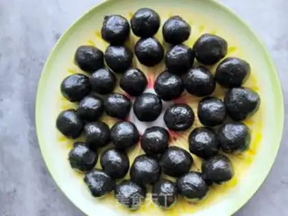 Make A hair with black sesame pills step 9