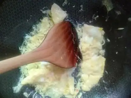 Make Onion wooded eggs step 5