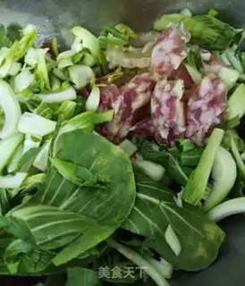 Make A green sausage egg noodles step 0