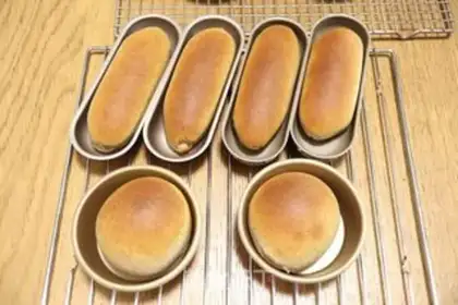 Make Black-shell hot dog bread step 11