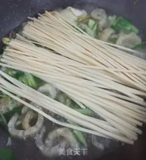 Make A green sausage egg noodles step 3
