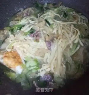 Make A green sausage egg noodles step 4