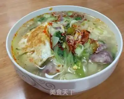 Make A green sausage egg noodles step 6