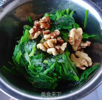 Make walnut spinach step 4