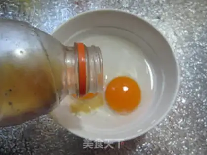 Make Garlic fried duck eggs step 1