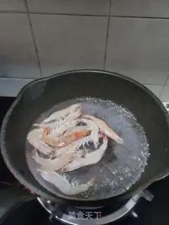 Make Shrimp fried eggs step 1