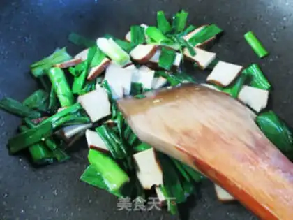 Make Garlic fried duck eggs step 4