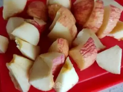 Make Red-tree cinnamon apple water step 3