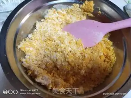 Make Salted egg and yellow-flowed soup step 3