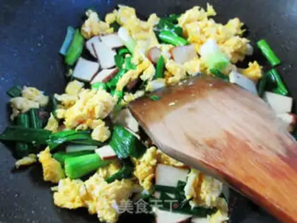 Make Garlic fried duck eggs step 5