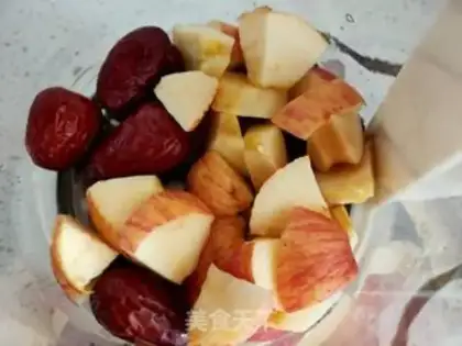 Make Red-tree cinnamon apple water step 4