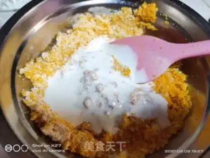 Make Salted egg and yellow-flowed soup step 4