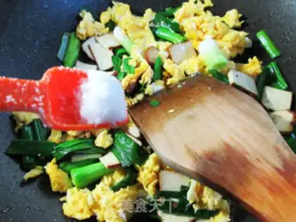 Make Garlic fried duck eggs step 7