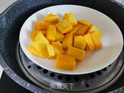 Make Pumpkin red sugar triangle step 0