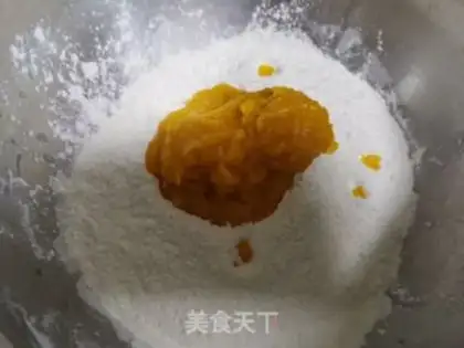 Make Pumpkin red sugar triangle step 2