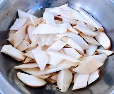 Make Weenie cucumber fried abalone step 1