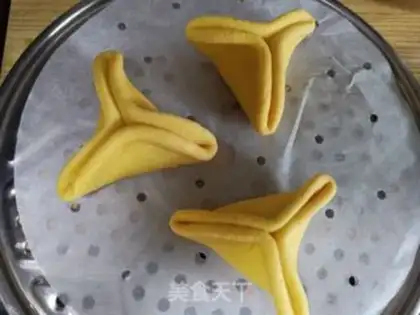 Make Pumpkin red sugar triangle step 9