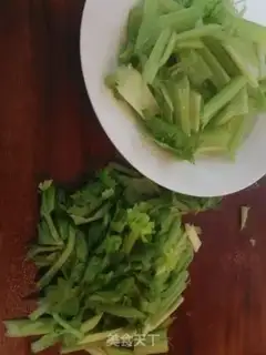 Make Celery fried meat step 1