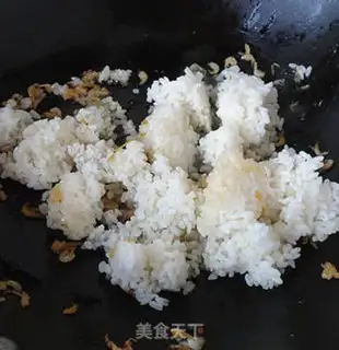 Make Shrimp omelet fried rice step 4