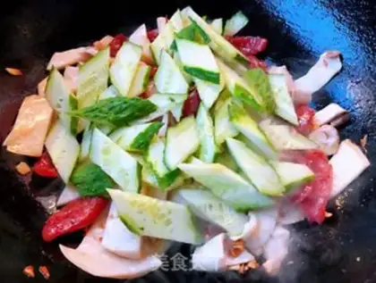 Make Weenie cucumber fried abalone step 7
