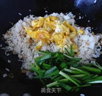 Make Shrimp omelet fried rice step 5