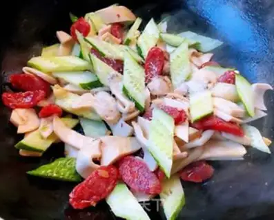 Make Weenie cucumber fried abalone step 8
