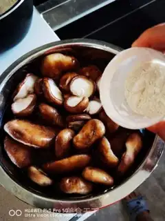 Make The mushrooms and roses step 1
