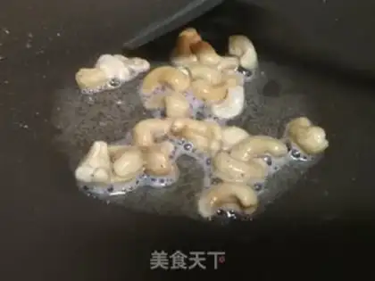 Make Celery lilies for cashew nuts step 3