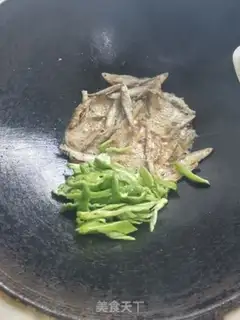 Make Pyramid fried fish step 3