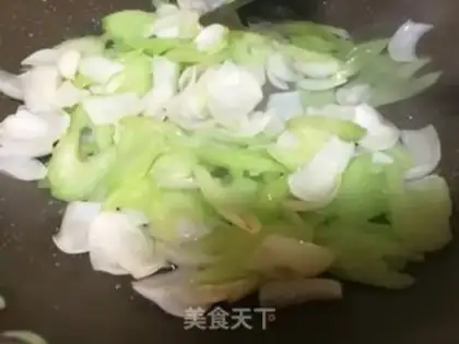 Make Celery lilies for cashew nuts step 4