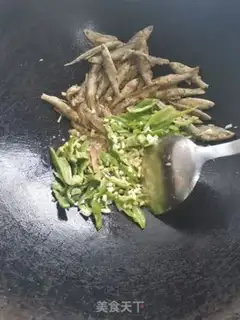 Make Pyramid fried fish step 4