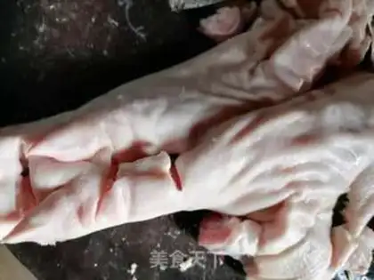 Make Red burning pig hoof step 0
