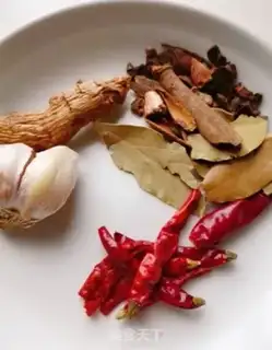 Make Spicy pig feet step 1