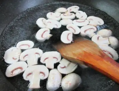 Make Paprika mushroom fried eggs dry step 3