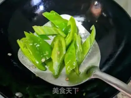 Make Spicy pepper for elbow meat step 1