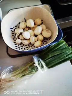 Make Onion juice in mouth mushrooms step 0