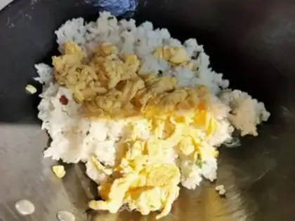 Make Sausage eggs and onions step 7