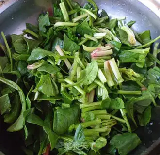 Make Spinach omelet soup step 1