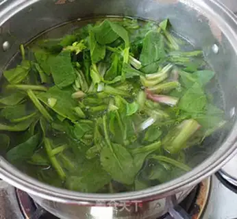 Make Spinach omelet soup step 3