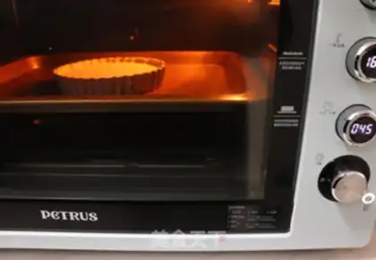 Make Sweet sour strawberry pie step 14