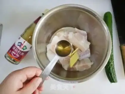 Make Steam fish cucumber rolls step 1