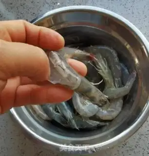 Make Spicy shrimp step 1