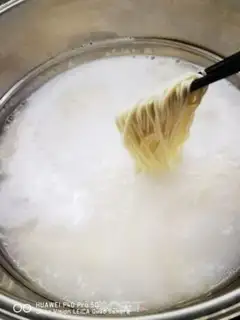 Make Curry lobster noodles step 9