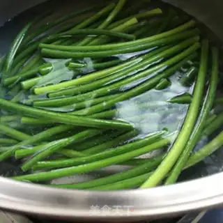 Make Pelican and garlic step 1