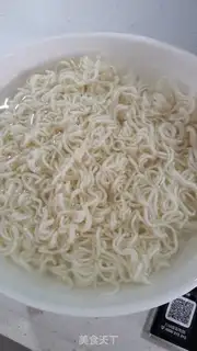 Make Onion egg noodles step 0