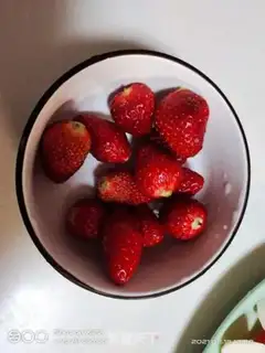 Make Strawberry roll step 11